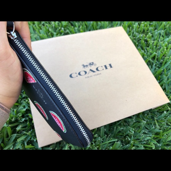 🍉New Coach Watermelon Print Corner Zip Wristlet🍉 - Picture 6 of 15